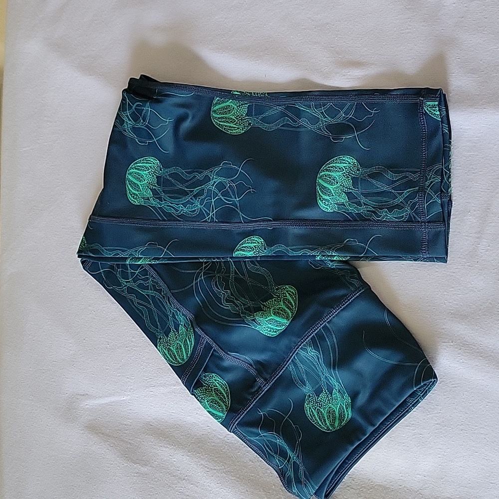 NEW CVG Don't Be Jelly capris medium